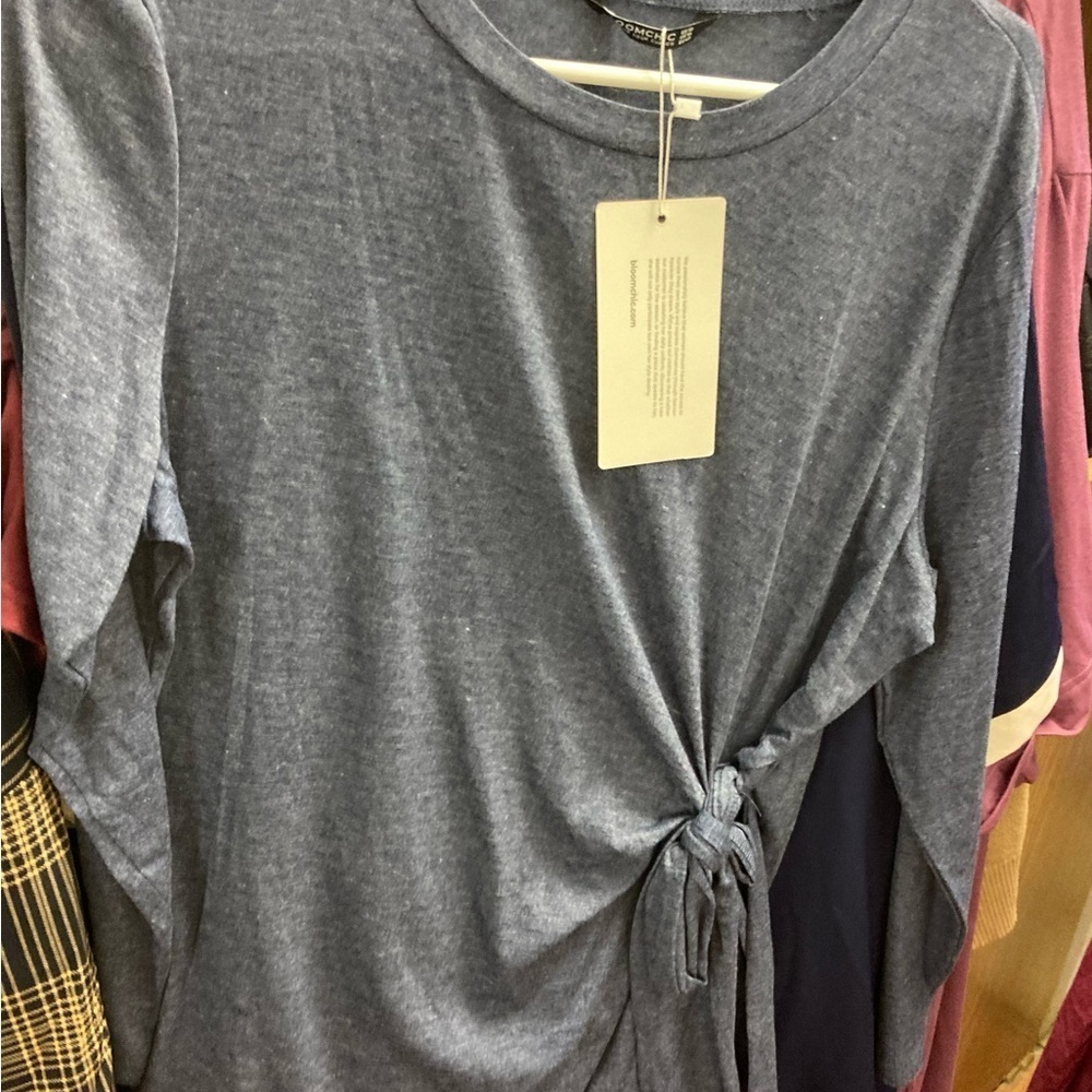 Bloomchic soft t -shirt fabric tied On the side.
